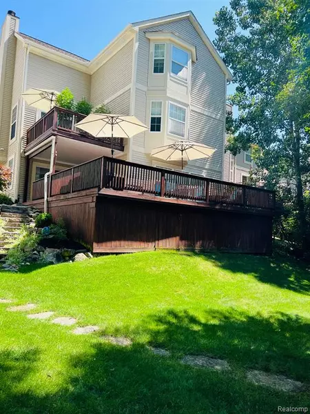5348 FOREST RIDGE Drive, Clarkston, MI