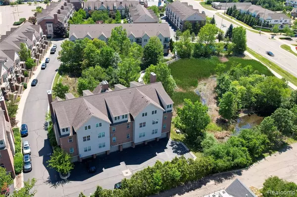 Novi, MI,41643 Tera Lane