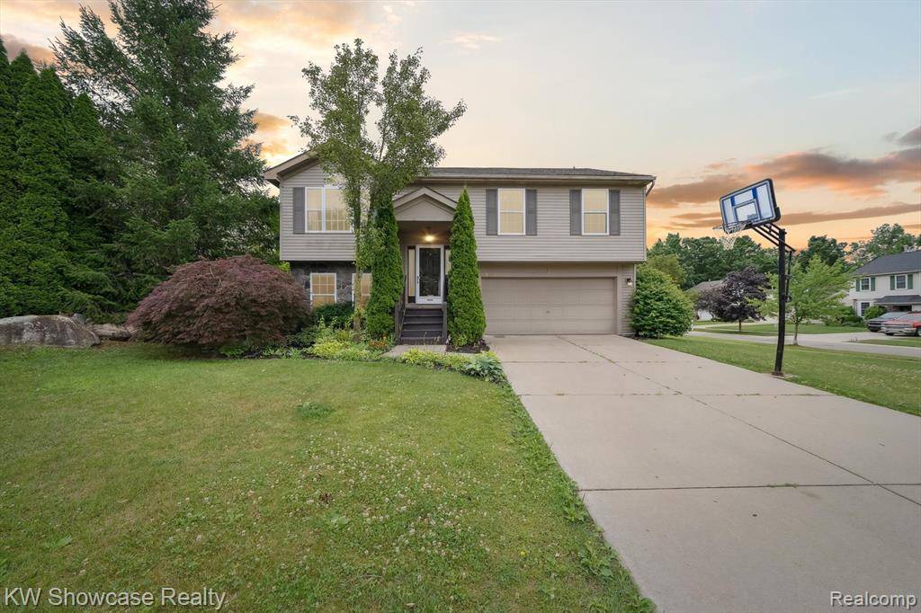 2738 Birchwood Drive, Waterford, MI