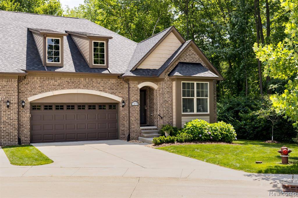 1079 Hampshire Court, Rochester, MI 48307