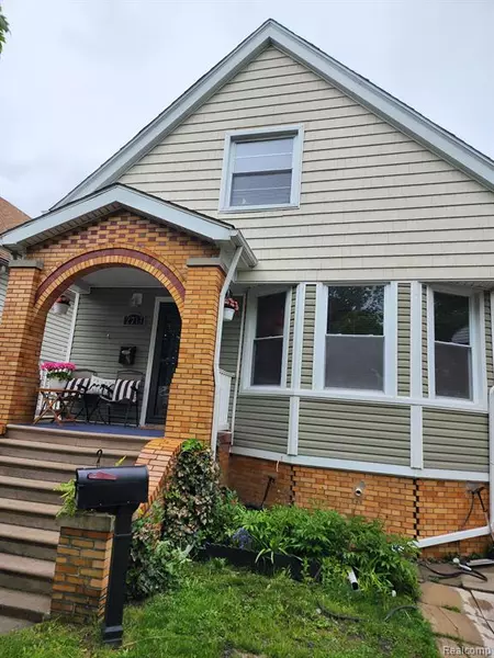 2713 TROWBRIDGE Street, Hamtramck, MI 48212