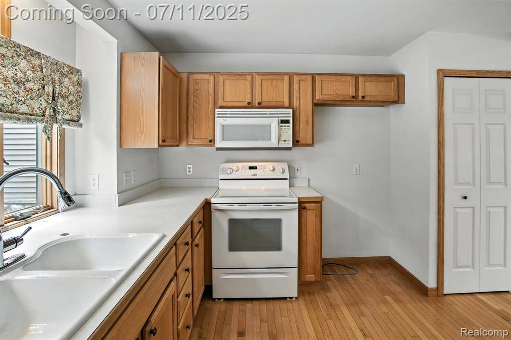Brighton, MI 48116,920 Mildred J Court