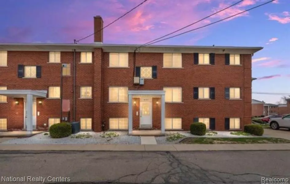 8160 CRESTVIEW DRIVE #2 Drive, Sterling Heights, MI 48312