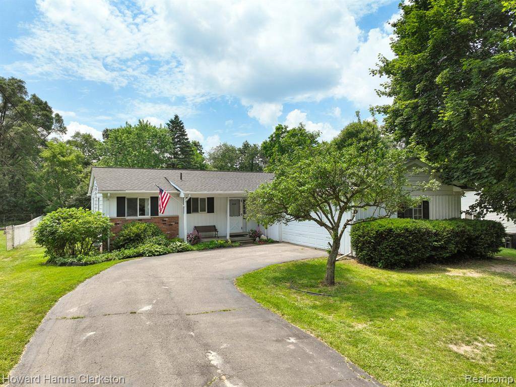 4220 England Beach Road, White Lake, MI 48383