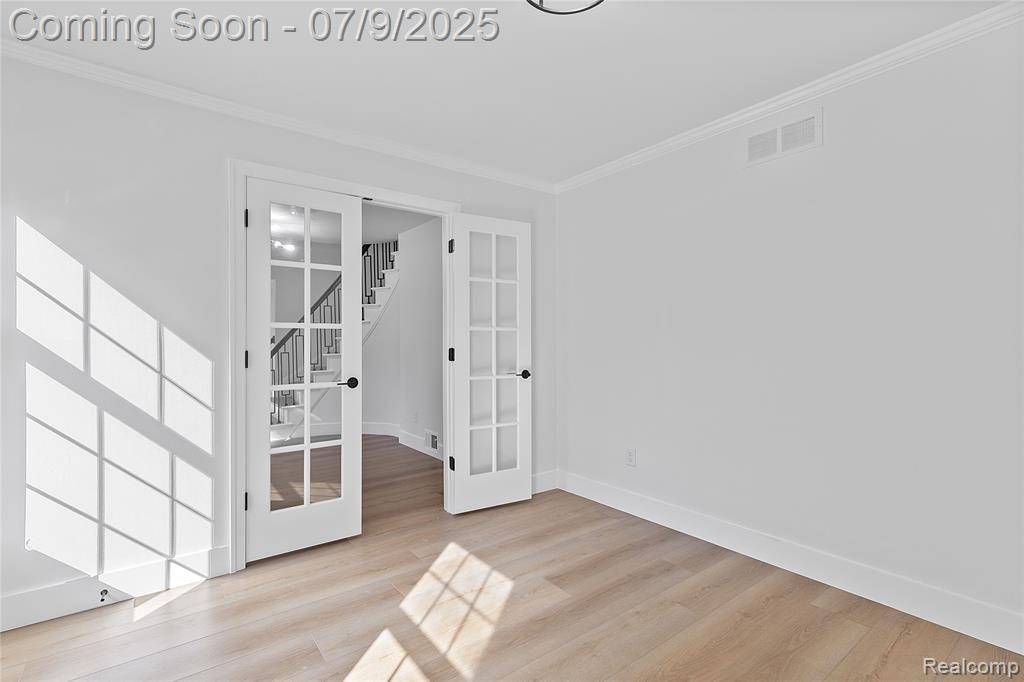 West Bloomfield, MI 48331,29818 deer run Deer run Court