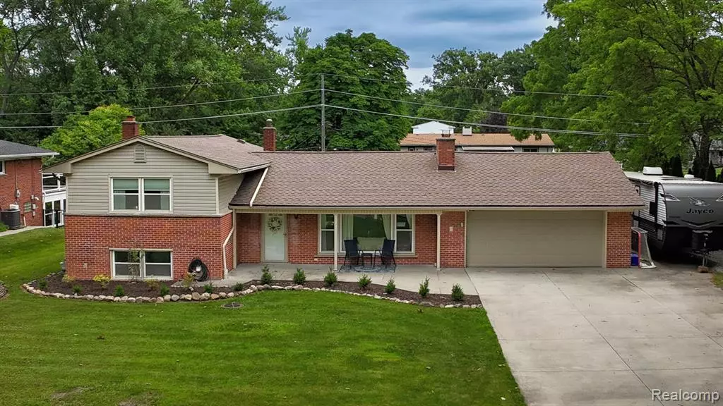 21102 Knudsen Drive, Grosse Ile, MI 48138