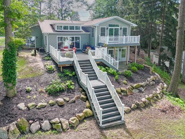9471 Ridge Road, Goodrich Vlg, MI