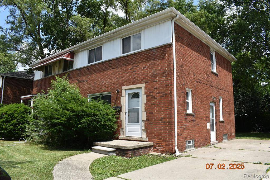 Oak Park, MI 48237,24070 COOLIDGE