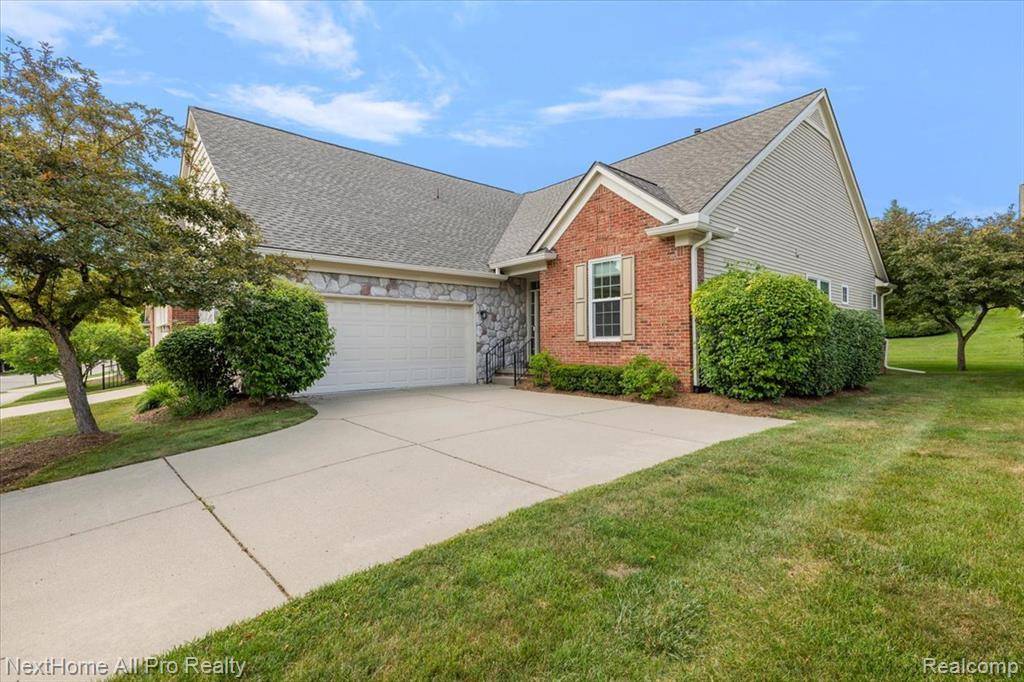 Milford, MI 48381,838 Knolls Landing Drive