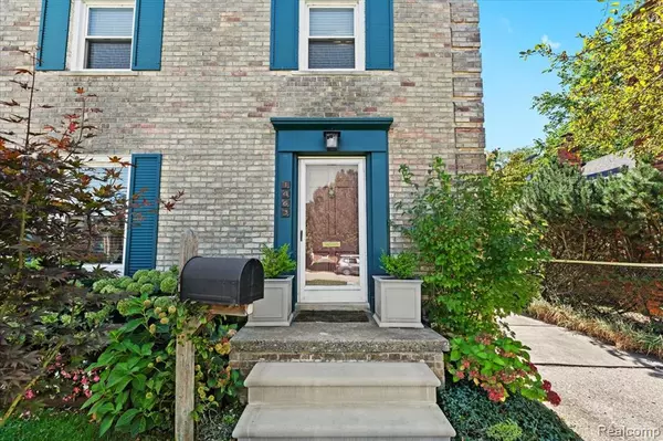 Grosse Pointe Woods, MI 48236,1463 Hollywood Avenue