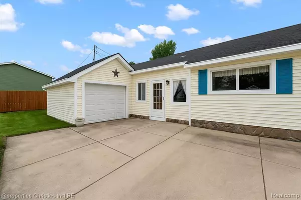 Waterford, MI 48327,4681 Cass Elizabeth Road