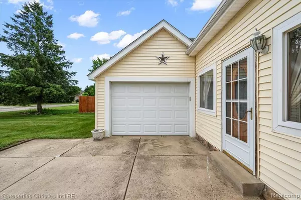 Waterford, MI 48327,4681 Cass Elizabeth Road