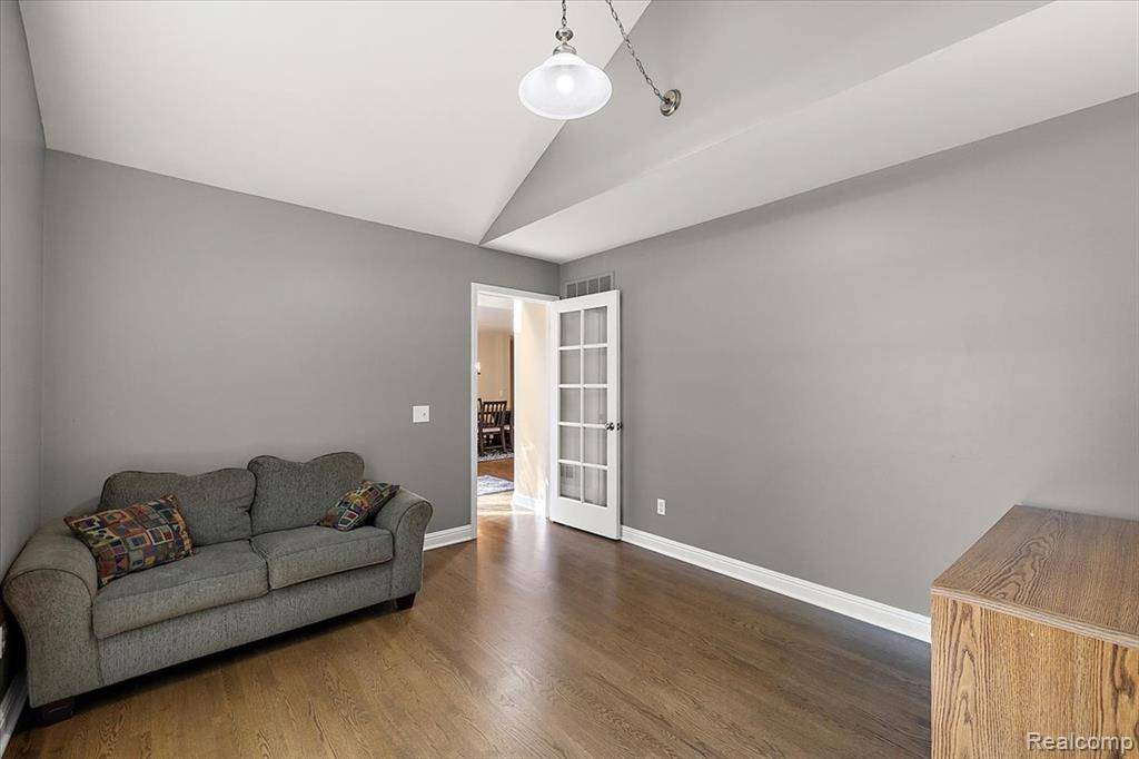 Troy, MI 48098,6591 Tree Knoll Drive