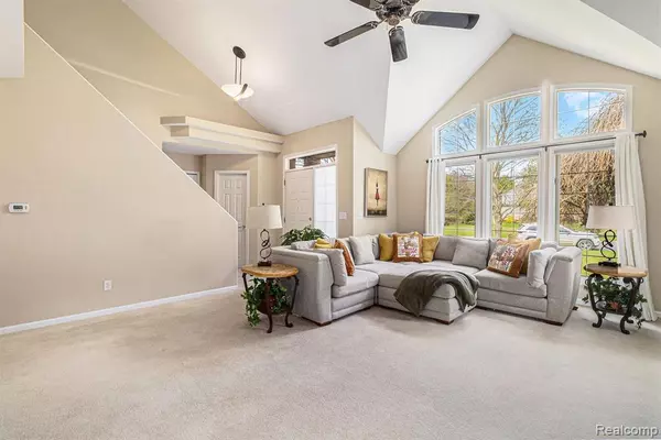 Fenton, MI 48430,5103 Coachlight Drive
