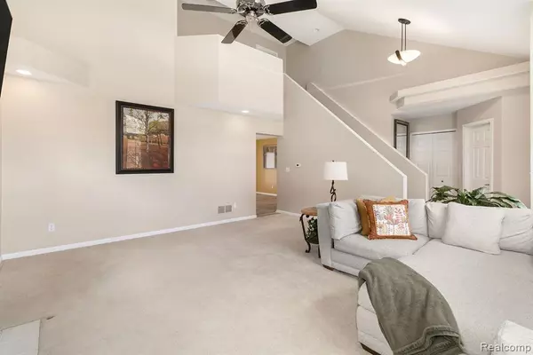 Fenton, MI 48430,5103 Coachlight Drive