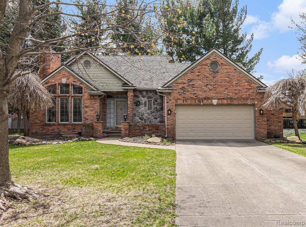 Fenton, MI 48430,5103 Coachlight Drive