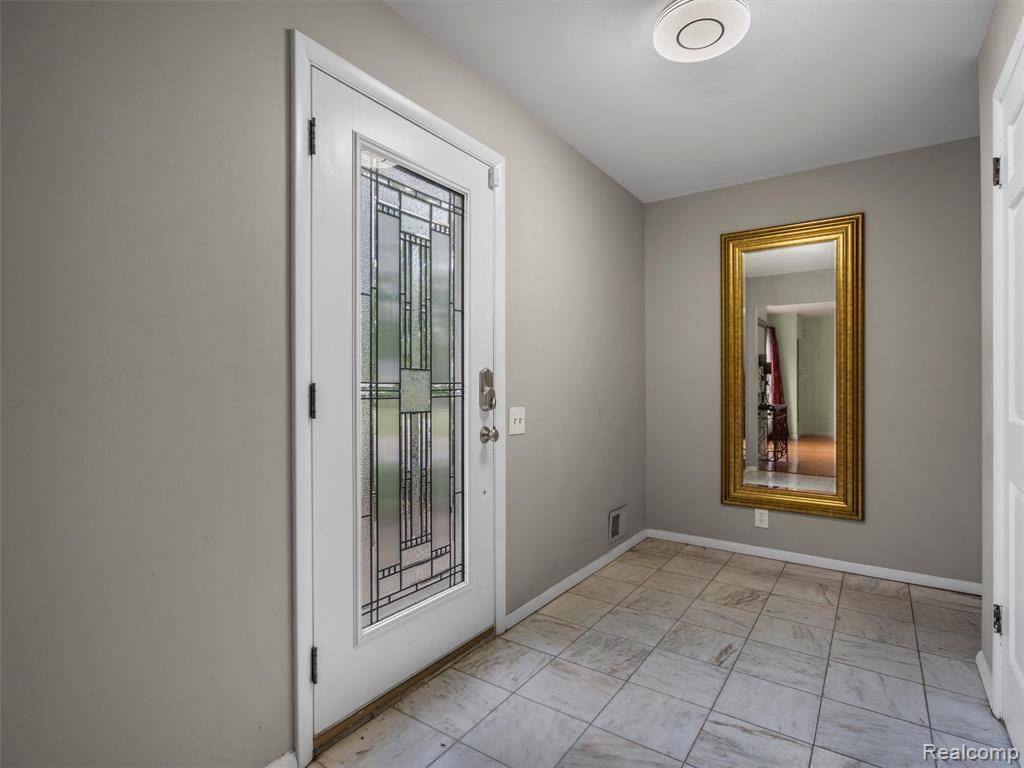 Bloomfield Hills, MI 48304,1959 W Spinningwheel Lane