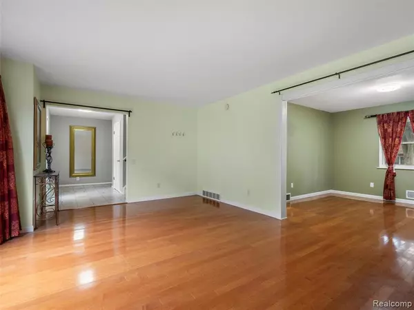 Bloomfield Hills, MI 48304,1959 W Spinningwheel Lane
