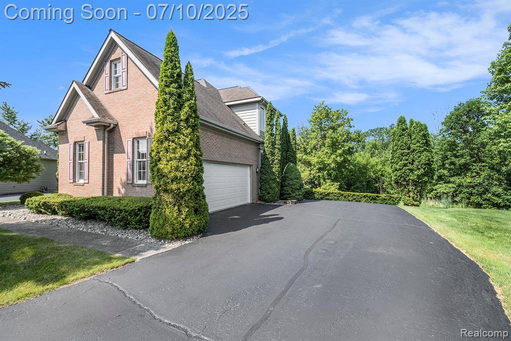 Grand Blanc, MI 48439,6161 Golfside Court