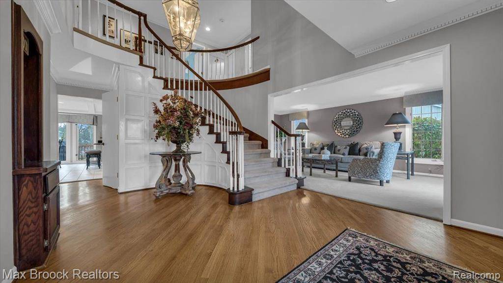 Rochester Hills, MI 48309,404 SHELLBOURNE Drive