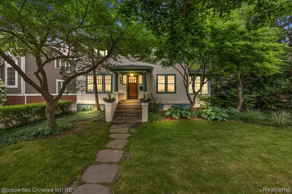 Birmingham, MI 48009,560 Woodland Street