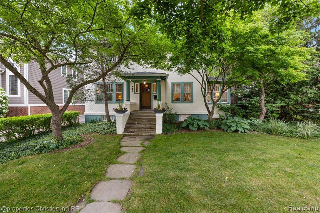 560 Woodland Street, Birmingham, MI 48009
