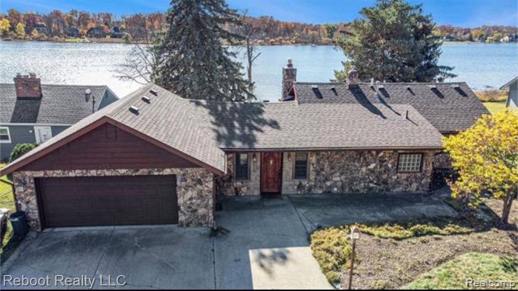 2739 Lakeridge, West Bloomfield, MI