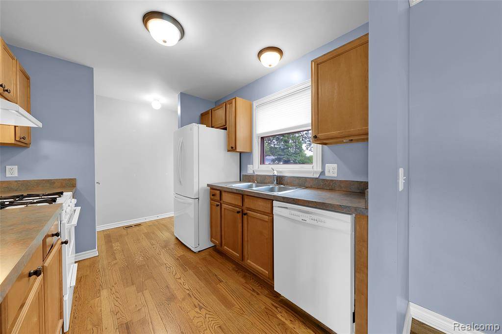 Ferndale, MI 48220,1053 WOODWARD Heights