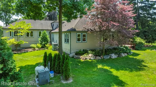 Southfield, MI 48034,25740 Farmbrook Road