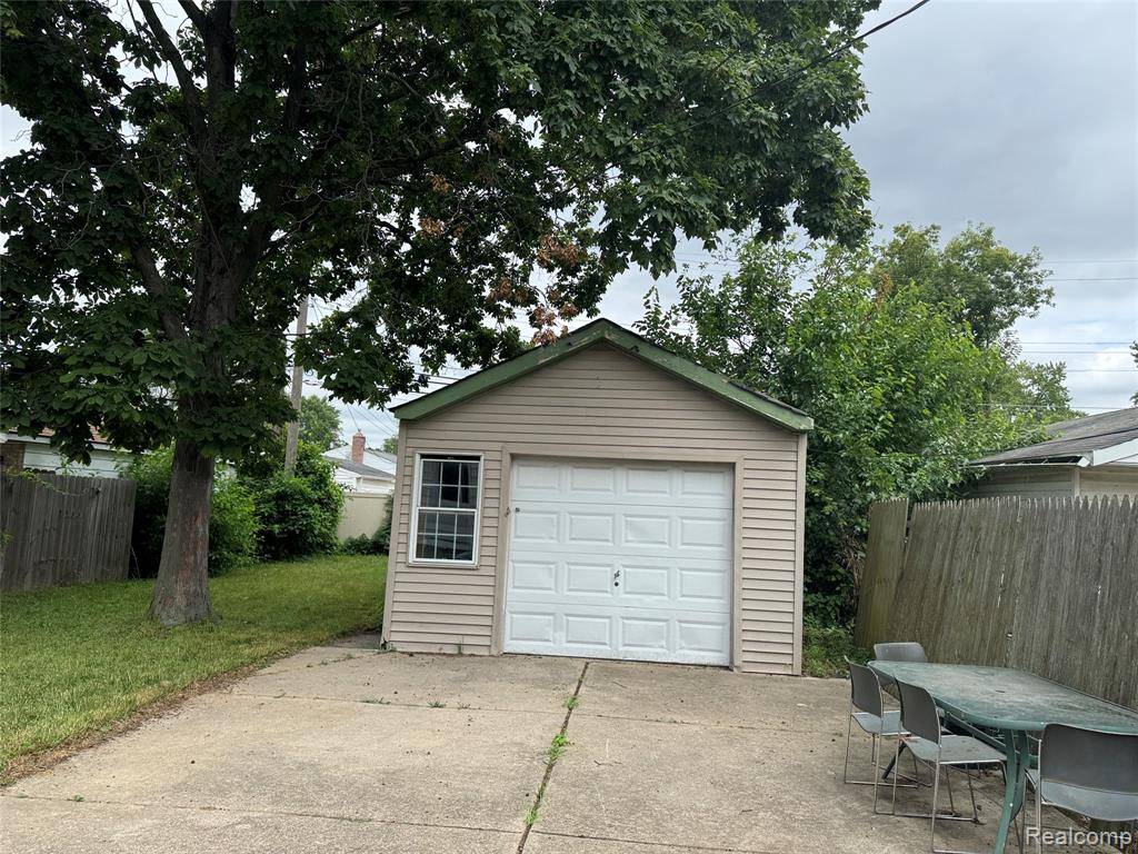 Dearborn Heights, MI 48127,5728 Highview Street