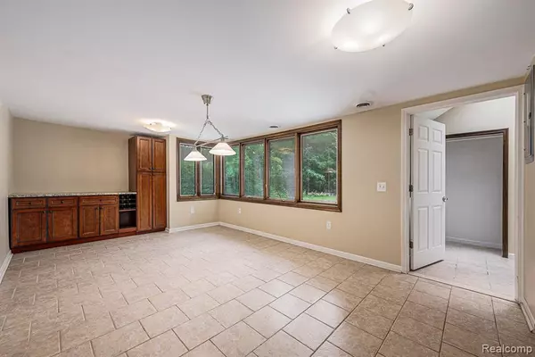 Farmington, MI 48331,36680 Howard Road