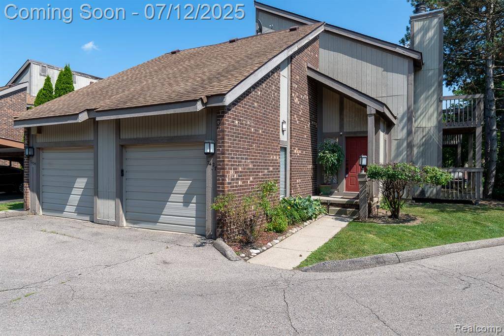 7427 Radcliff Court, West Bloomfield, MI