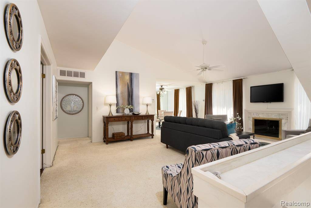 West Bloomfield, MI,7427 Radcliff Court