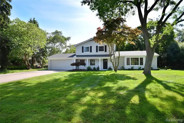 5547 Kingsmill Drive, Bloomfield Hills, MI