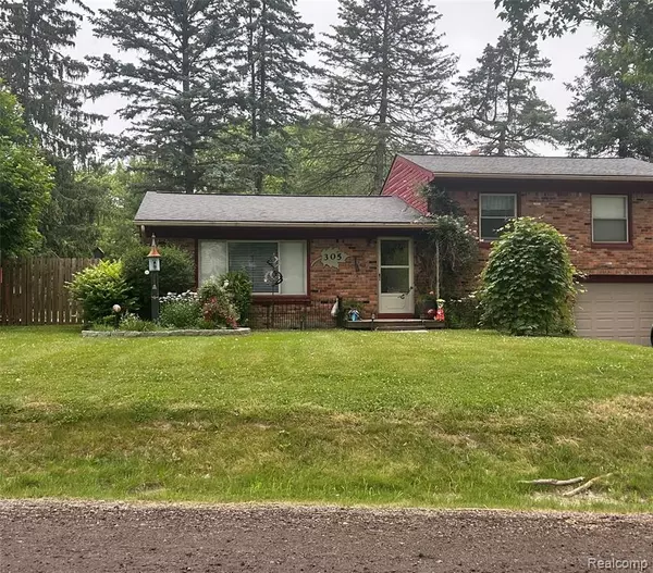 Lake Orion, MI 48362,305 Goldengate Street