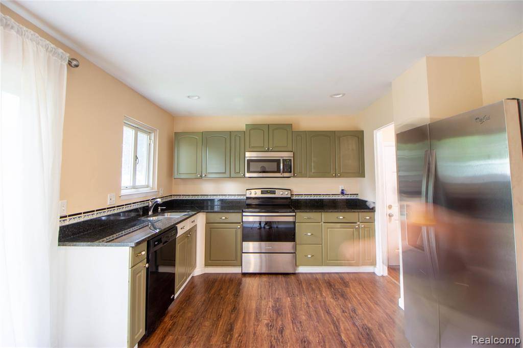 Romulus, MI 48174,30028 Jamestown Street