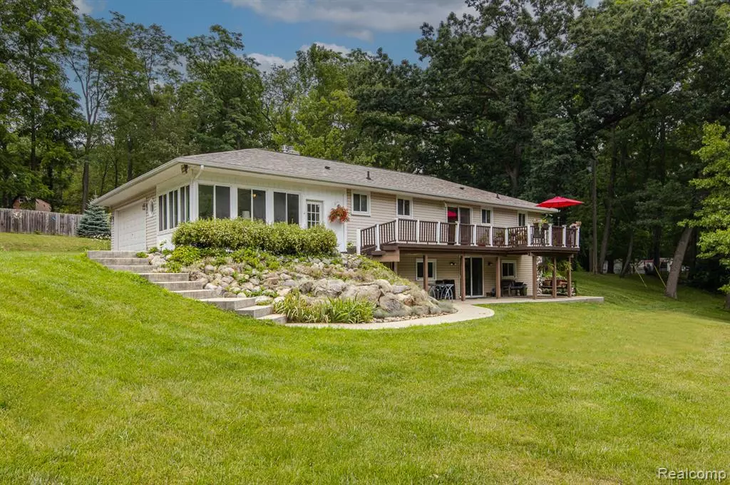 Holly, MI 48442,5074 Perryville Road