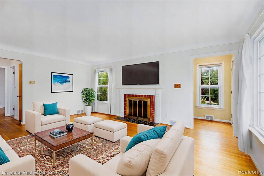 Grosse Pointe Woods, MI 48236,2204 Stanhope Street