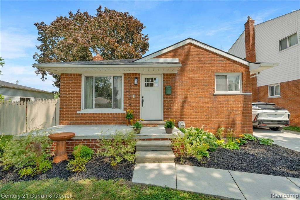 23139 Deziel Street, Saint Clair Shores, MI 48082