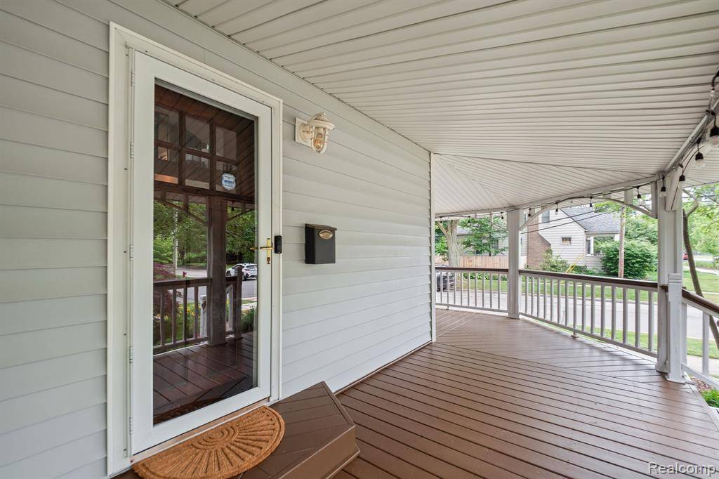 Royal Oak, MI 48067,902 E 6th Street