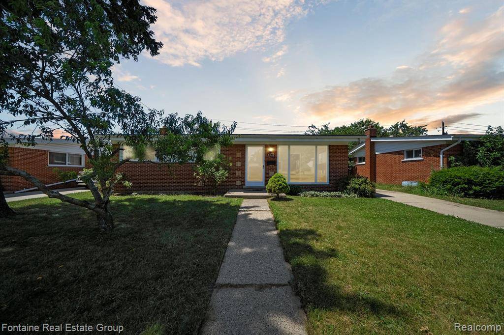 Dearborn Heights, MI 48127,8657 Mercedes Street