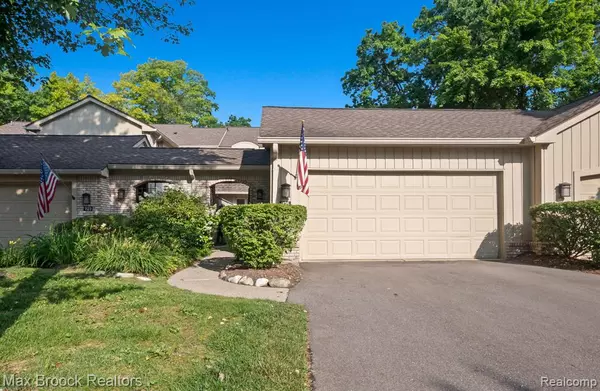 Bloomfield Hills, MI 48304,1125 Meadowglen Court