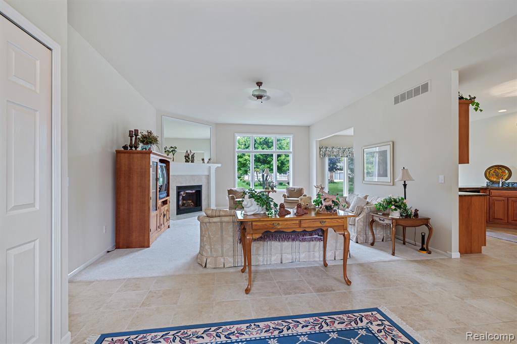 Shelby Twp, MI 48315,13823 Blue Beech Lane