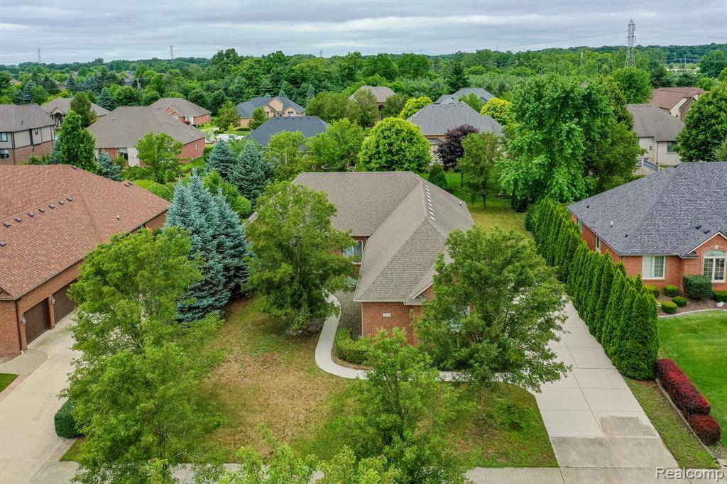 Shelby Twp, MI 48315,13823 Blue Beech Lane