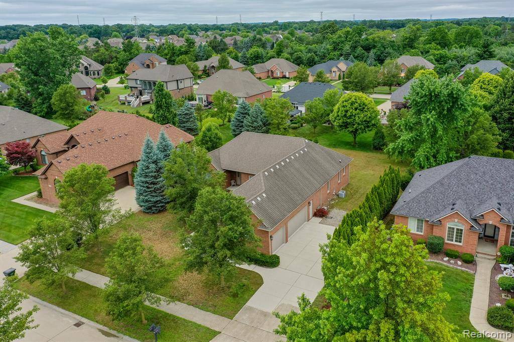 Shelby Twp, MI 48315,13823 Blue Beech Lane
