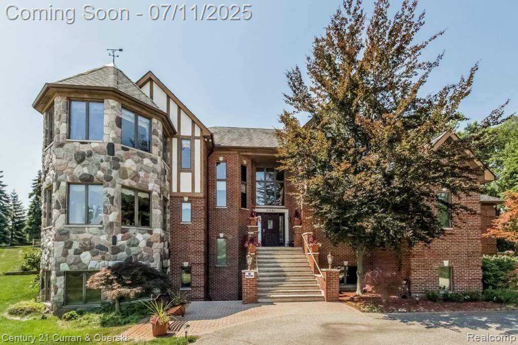 Farmington Hills, MI 48331,31085 ESTATE WOODS Court