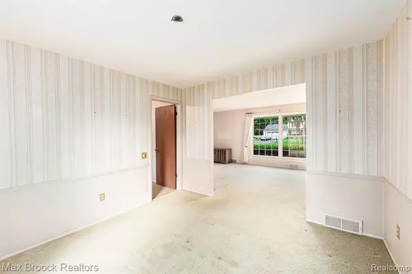 Bloomfield Hills, MI 48304,942 S Shady Hollow Circle