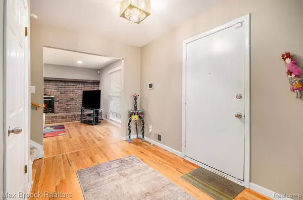 Bloomfield Hills, MI 48304,2035 Wickford Court