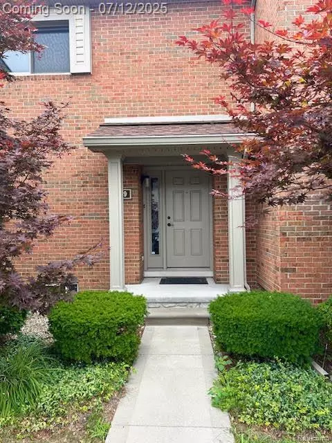 Troy, MI 48084,3729 Old Creek Road