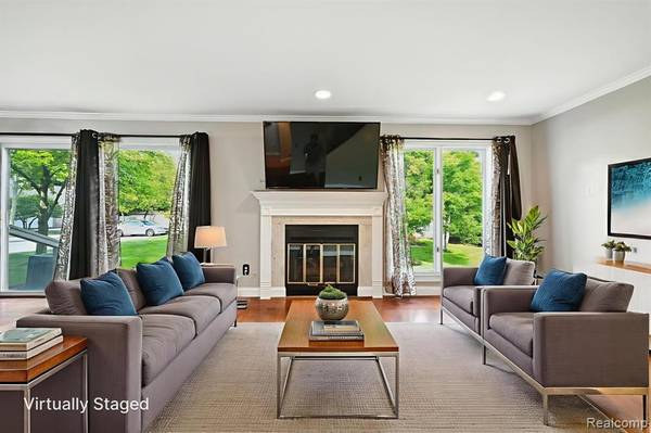 4291 Foxpointe Drive, West Bloomfield, MI 48323